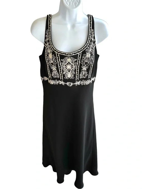 Maggy London Embroidered Midi Dress - Picture 5 of 9